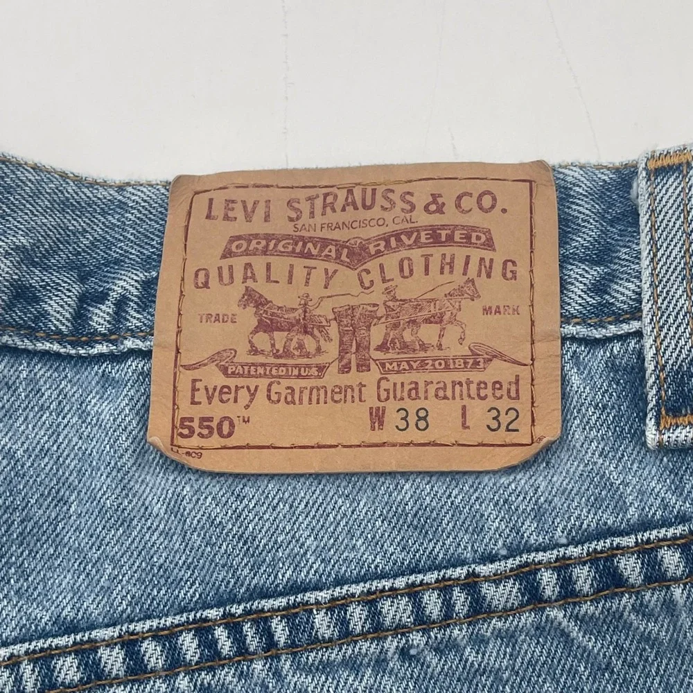 Vintage Levi Strauss 550 Relaxed Fit Jeans Mens W38 L32 Light Wash Denim USA Y2K